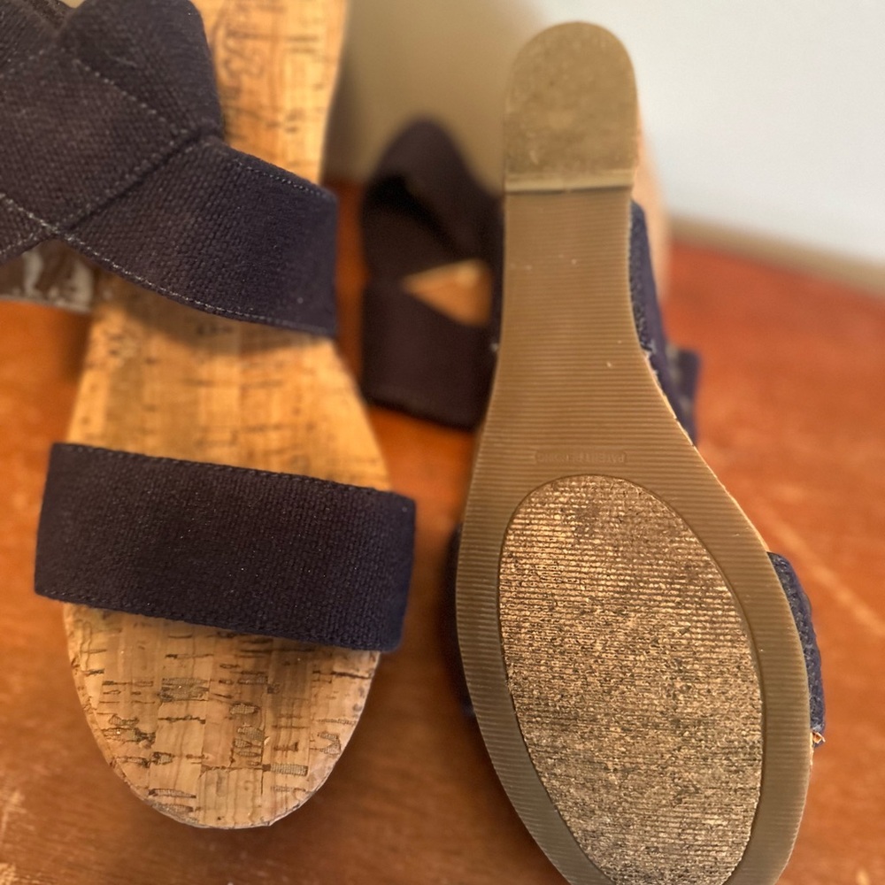 🌼Lucky Brand Navy Wedge Sandals - Picture 6 of 7